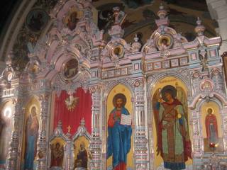 Иконостас из кузнецовского фарфора в старом соборе