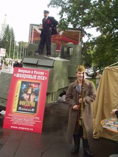И Ленин на броневике с бойцом для рекламы книги