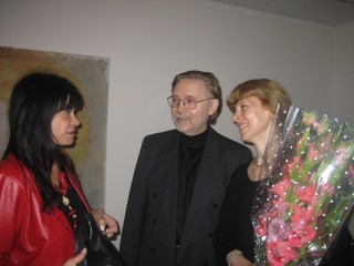 Таня Назаренко, Ситников и Булгакова с цветами