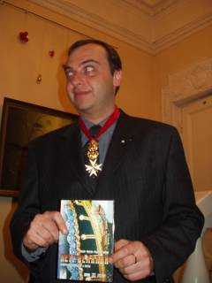 Бертман с мальтийским крестом и DVD